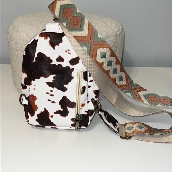 Cow Western Crossbody Bag Purse Brown White Zipper Pockets Adjustable Strap NWOT - Picture 2 of 5